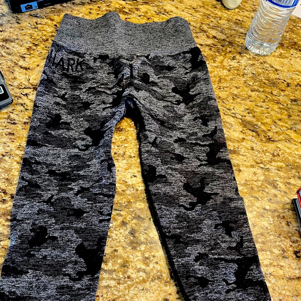 Gym shark camp leggings xs